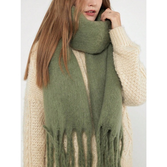 Green Wide Shawl Scarf With Tassels Fuzzy Knit - Picture 8 of 14